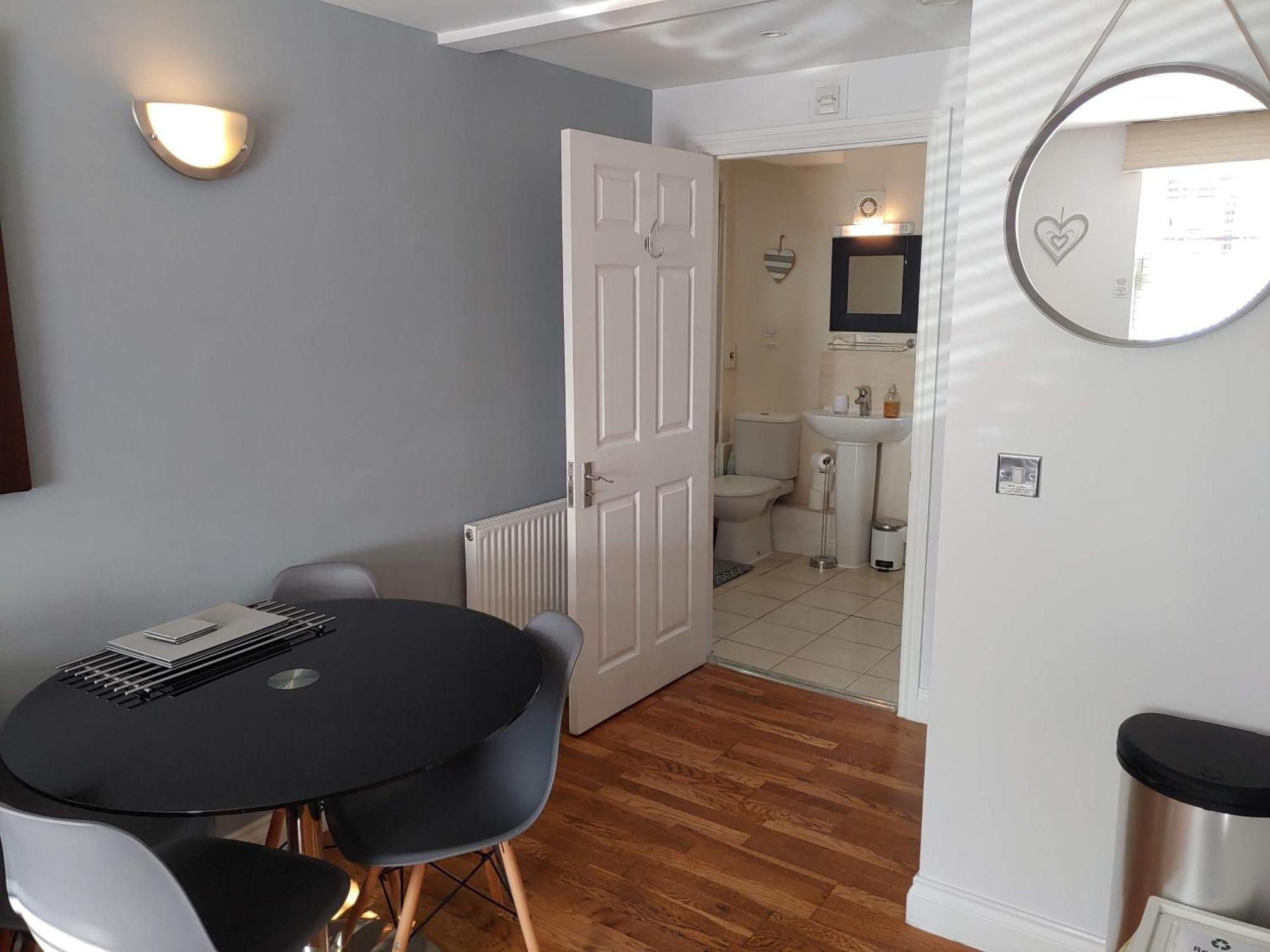 The Bath House Apartments - Free 1St Breakfast - Free Parking エクステリア 写真