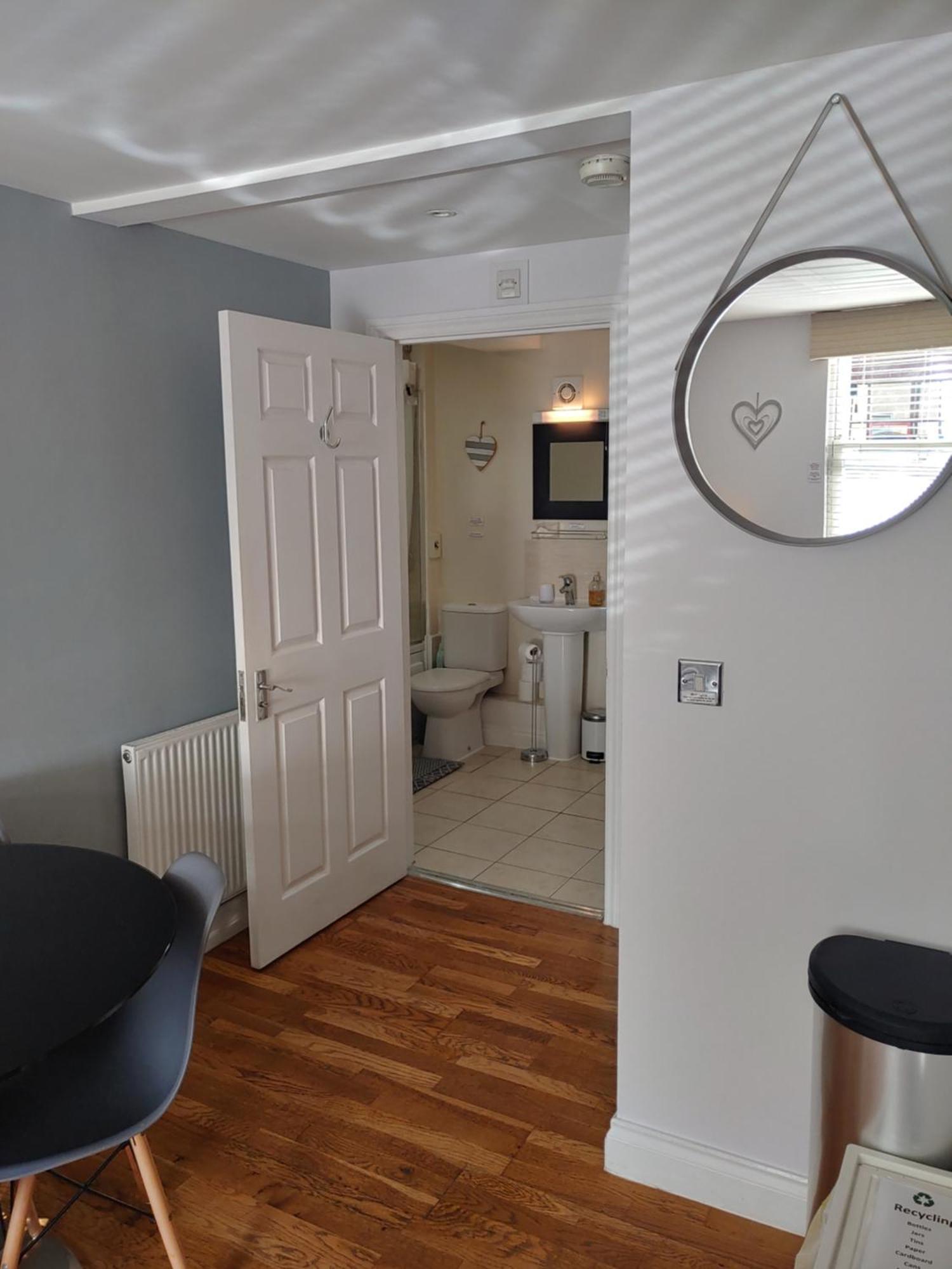 The Bath House Apartments - Free 1St Breakfast - Free Parking エクステリア 写真