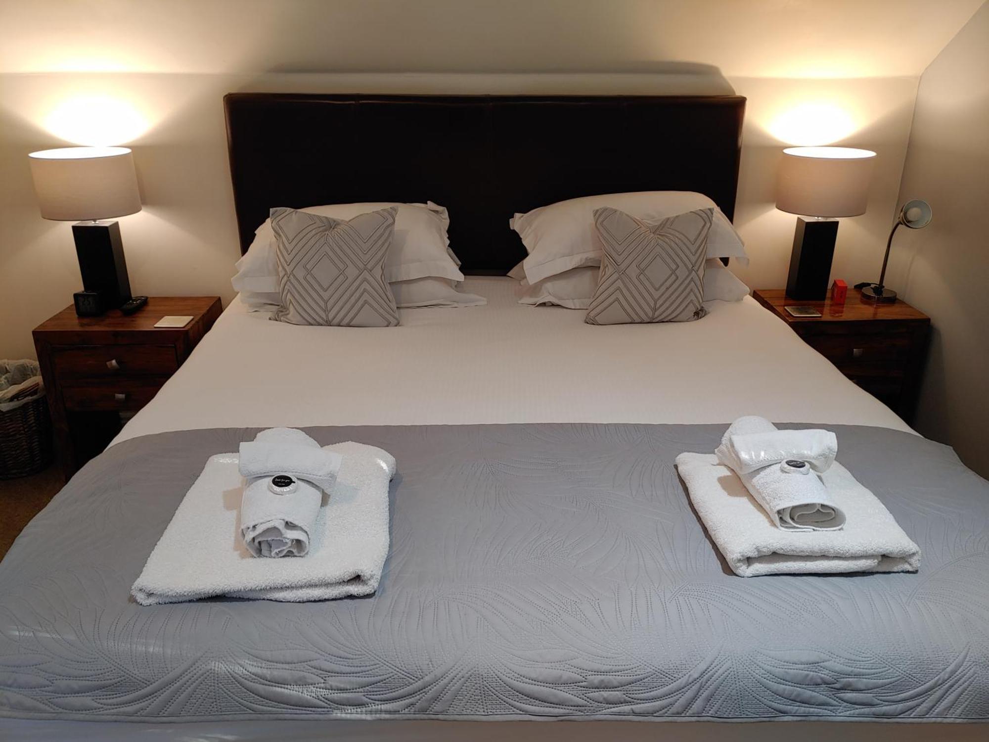 The Bath House Apartments - Free 1St Breakfast - Free Parking エクステリア 写真
