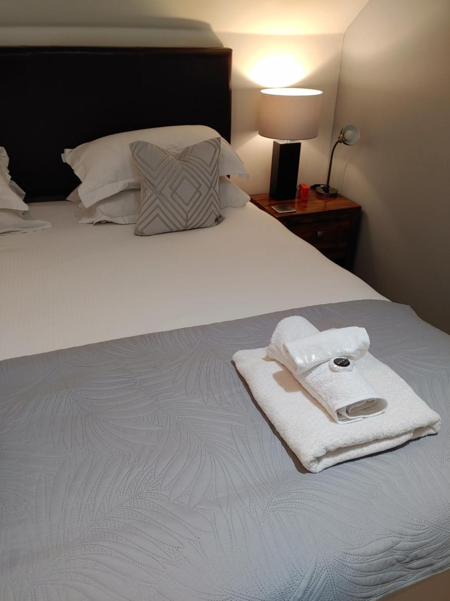 The Bath House Apartments - Free 1St Breakfast - Free Parking エクステリア 写真